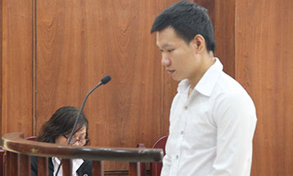 Nghịch tử ném đá, đâm cha ruột 37 nhát dao lĩnh án