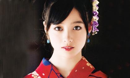 Thiếu nữ Nhật gây chú ý với vẻ đẹp thiên thần