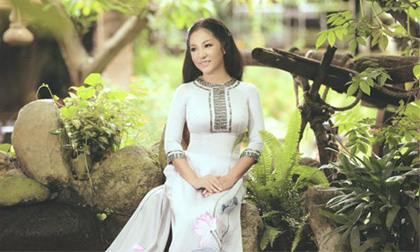 Thúy Nga khoe vẻ đẹp đằm thắm với áo dài 