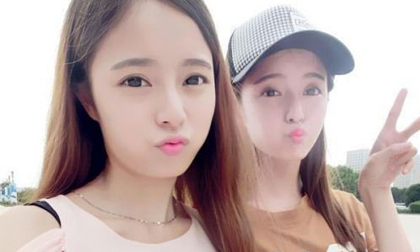 Chị em sinh đôi xinh như búp bê khuynh đảo cộng đồng mạng