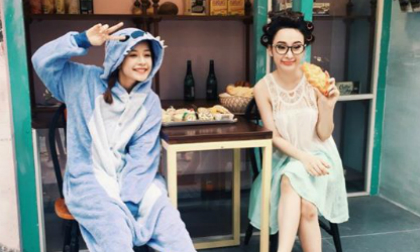 Chi Pu ngộ nghĩnh làm 'thú cưng' của Angela Phương Trinh