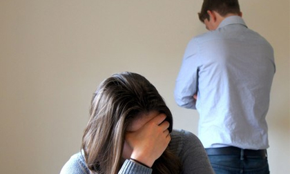 Đau khổ vì vào khách sạn gọi 'hàng', đụng ngay vợ sắp cưới