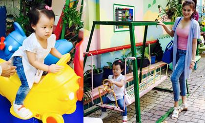 Con gái Vũ Thu Phương hào hứng đi thăm trường sắp nhập học