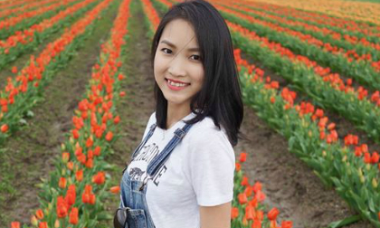 Vợ Lam Trường rực rỡ trước cánh đồng hoa tulip