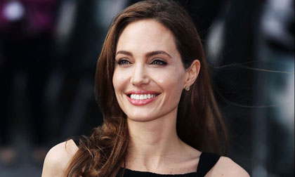 Angelina Jolie phẫu thuật cắt bỏ buồng trứng ngừa ung thư