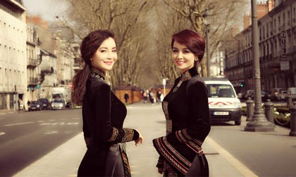 Ngắm chị em Mai Thu Huyền khoe dáng mượt mà