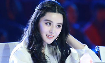 Phạm Băng Băng đọc rap điêu luyện cùng cảnh sát