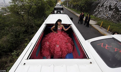 Choáng với tiệc sinh nhật 15 tuổi cực kì xa xỉ của teen Mexico