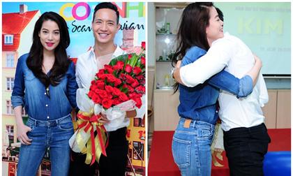 Trương Ngọc Ánh ôm chặt 'người tình' giữa chốn đông người