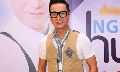 Nguyễn Hưng ‘lẻ bóng’ về nước làm liveshow