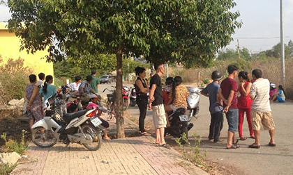 Người đàn ông chết gục cạnh 2 chai thuốc sâu