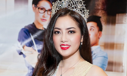 Hoa hậu Jennifer Huỳnh khoe chiều cao nổi bật tại sự kiện