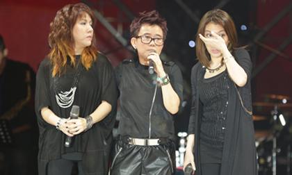 Phương Uyên bật khóc trong liveshow 