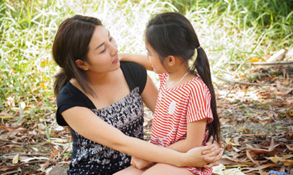 Ngọc Trâm Anh và bé Khánh Nhi – lay động lòng người trong MV mới