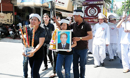 Nghệ sĩ tiễn Đăng Lưu về nơi an nghỉ cuối cùng