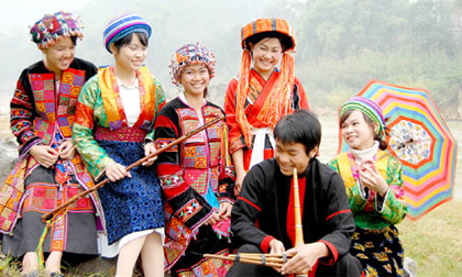 Háo hức và đắm say tiếng gọi chợ tình