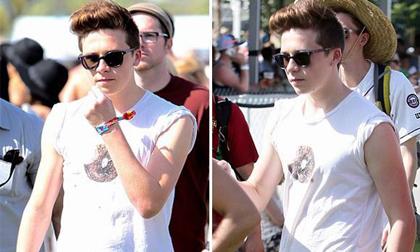 Con trai Beckham với thời trang đón hè cực chất 