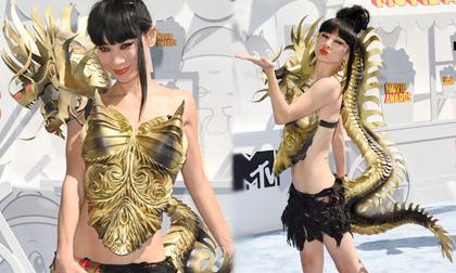 Bạch Linh mặc áo giáp, 'vác' rồng lên thảm đỏ MTV Movie Awards 2015