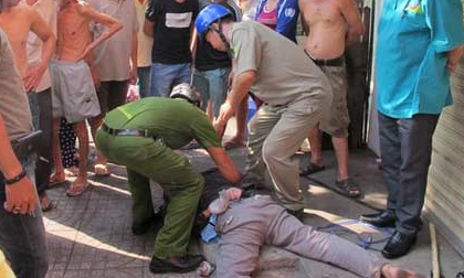 TPHCM: Vây bắt đối tượng dùng dao cướp tiệm vàng