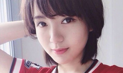 Fan MU xinh như hot girl bình luận bóng đá 'gây sốt'