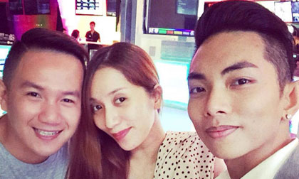 Khánh Thi được chồng 9x 'hộ tống' đi xem phim