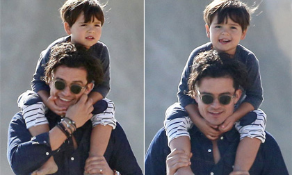 Bé Flynn siêu đáng yêu khi được bố công kênh trên vai