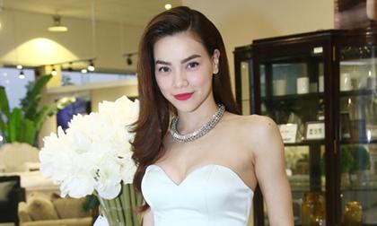 Hà Hồ khoe vai trần quyến rũ ‘thôi miên’ ánh nhìn