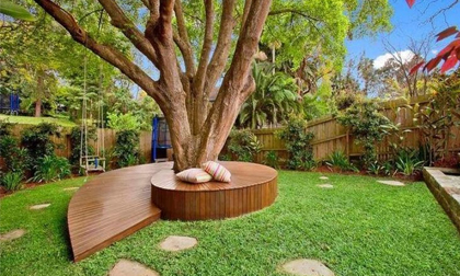 Sân vườn đẹp lung linh với ghế cây sáng tạo