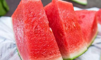 Quả nào nên cho bé ăn mùa hè?