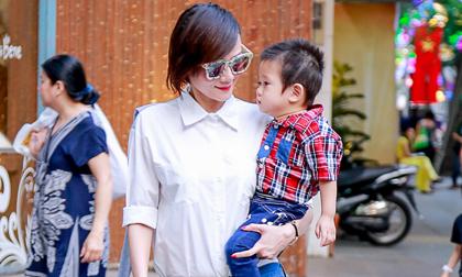 Dương Yến Ngọc khoe con trai hotboy trên phố