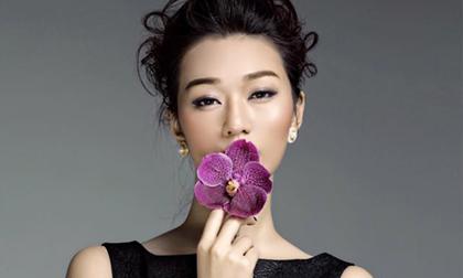 Khánh My đẹp quý phái với thời trang đen trắng