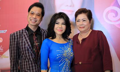 Ngọc Sơn lịch lãm đi sự kiện cùng mẹ