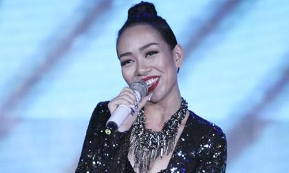 Thảo Trang tất bật chạy show dù đang thi cử