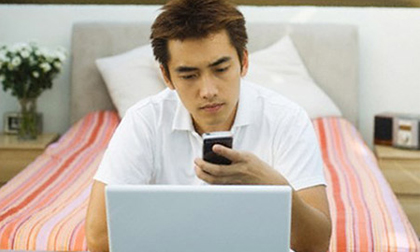 10 lý do quý ông không tin vào tin nhắn 'Em yêu anh'