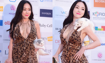 'Yêu nữ vác mèo' mặc hở bạo trên thảm đỏ