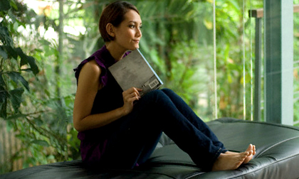 Người yêu cười khinh miệt hỏi tôi 'Em ngủ với nó chưa?'