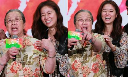 'Hạ Tử Vy' - Lâm Tâm Như cười tít mắt khi tái ngộ 'Dung Ma Ma'