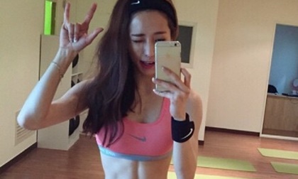 Cô giáo xinh đẹp có cơ bụng 6 múi