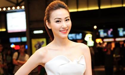 Ngân Khánh khoe vai trần gợi cảm trước khi đi du học