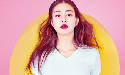 Kang Sora khoe vẻ đẹp huyền bí trên tạp chí Vogue 