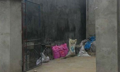 Phát hiện 3 người trong một nhà thoi thóp bên vũng máu