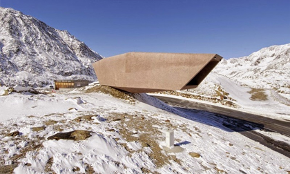 Độc, lạ bảo tàng như lô cốt tọa lạc giữa đèo hoang vắng