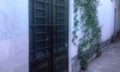 Cột cửa phòng trọ rồi phóng hỏa toan giết người yêu cũ