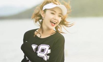Minh Hằng 'đốn tim' với vẻ đẹp thuần khiết như nữ sinh