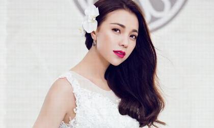 Trà Ngọc Hằng đẹp đến nao lòng trong trang phục váy cưới