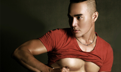 Nhiếp ảnh gia Dũng Lê khoe body vạm vỡ như võ sĩ 