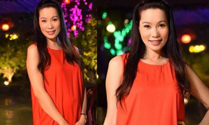 Trịnh Kim Chi ‘bế’ bụng bầu 8 tháng đi chấm thi