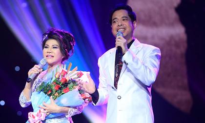 Ngọc Sơn tự tay mua và cắm hoa tặng thần tượng