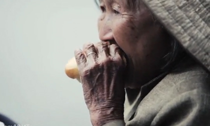 'Bàn tay mẹ' - Clip lấy nước mắt của hàng triệu con tim