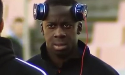 Những tình huống siêu hài hước trong bóng đá